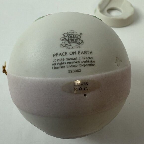 Vintage First Issue Precious Moments Porcelain Ornament 1989 Peace on Earth - Picture 5 of 5